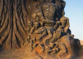 Paslaptingoji statula dykumoje nėra susijusi su „Diablo IV“ ir „God of War“